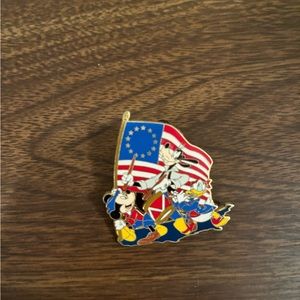 Mickey Goofy Donald Duck American Flag Disney Trading Pin